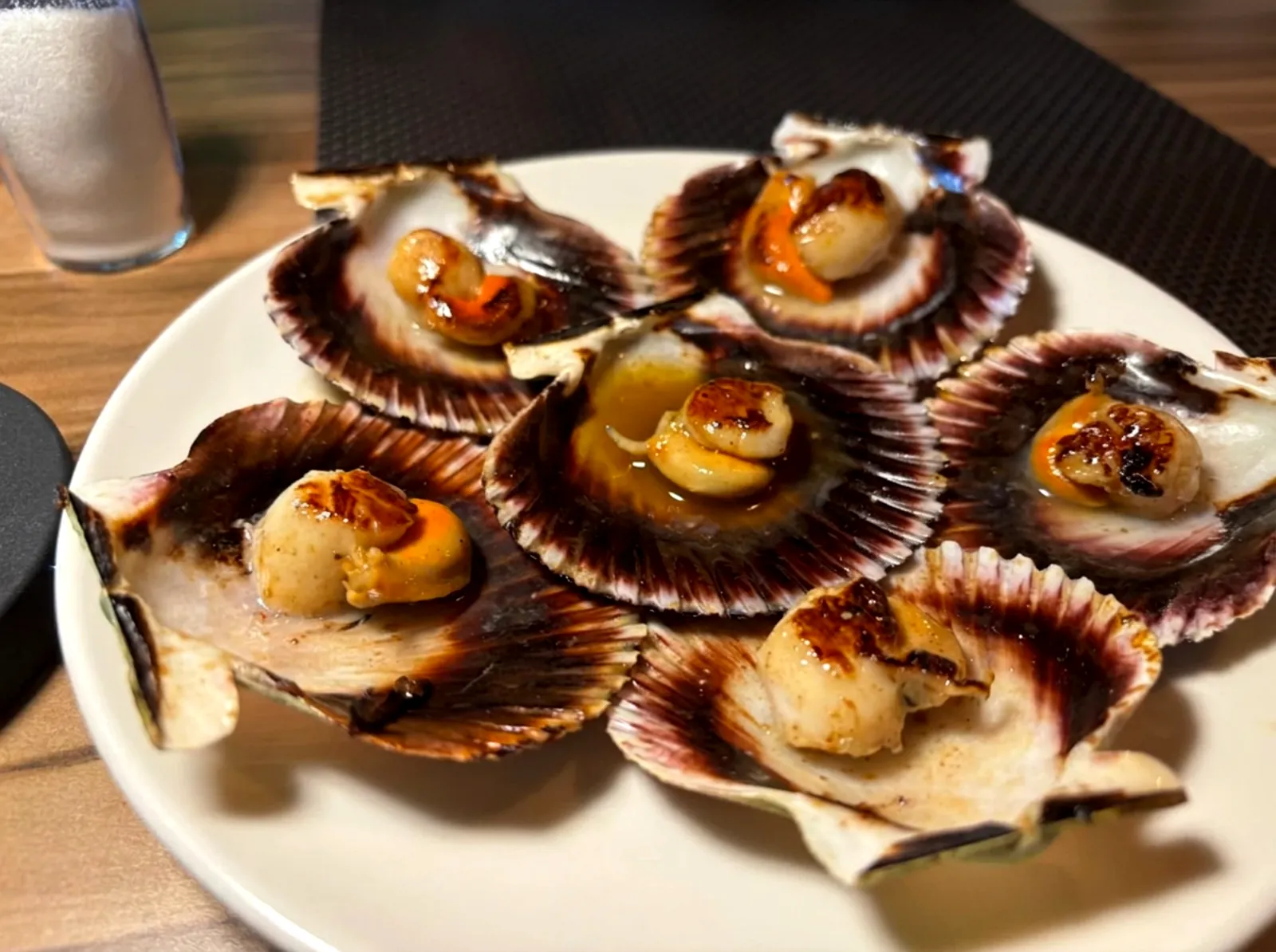 Zamburiñas a la plancha con su aliño